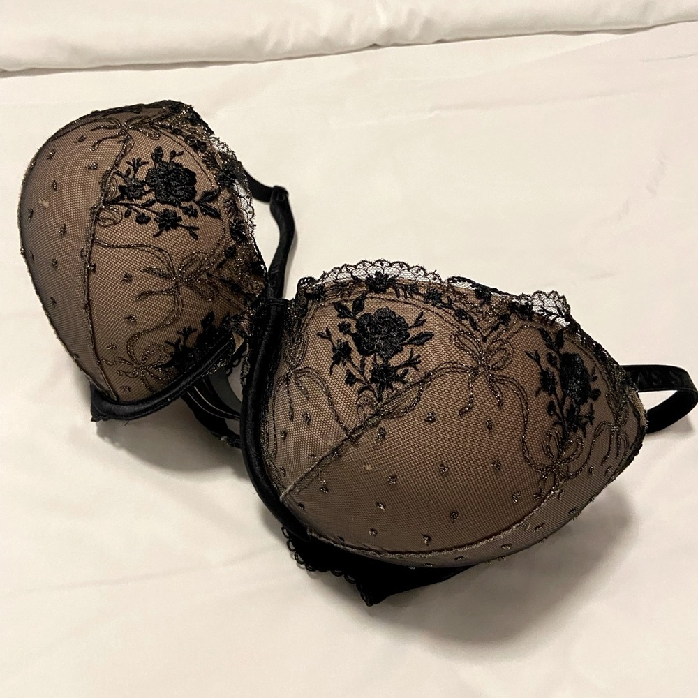 Victoria’s Secret Elegant Black Lace Bra With Rose Detail. Size 38D.